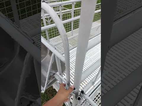 ELEVATED FARROWING PEN FOR MAMAPIG