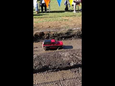 TRX4 crawler truck struggles in the RC mud race