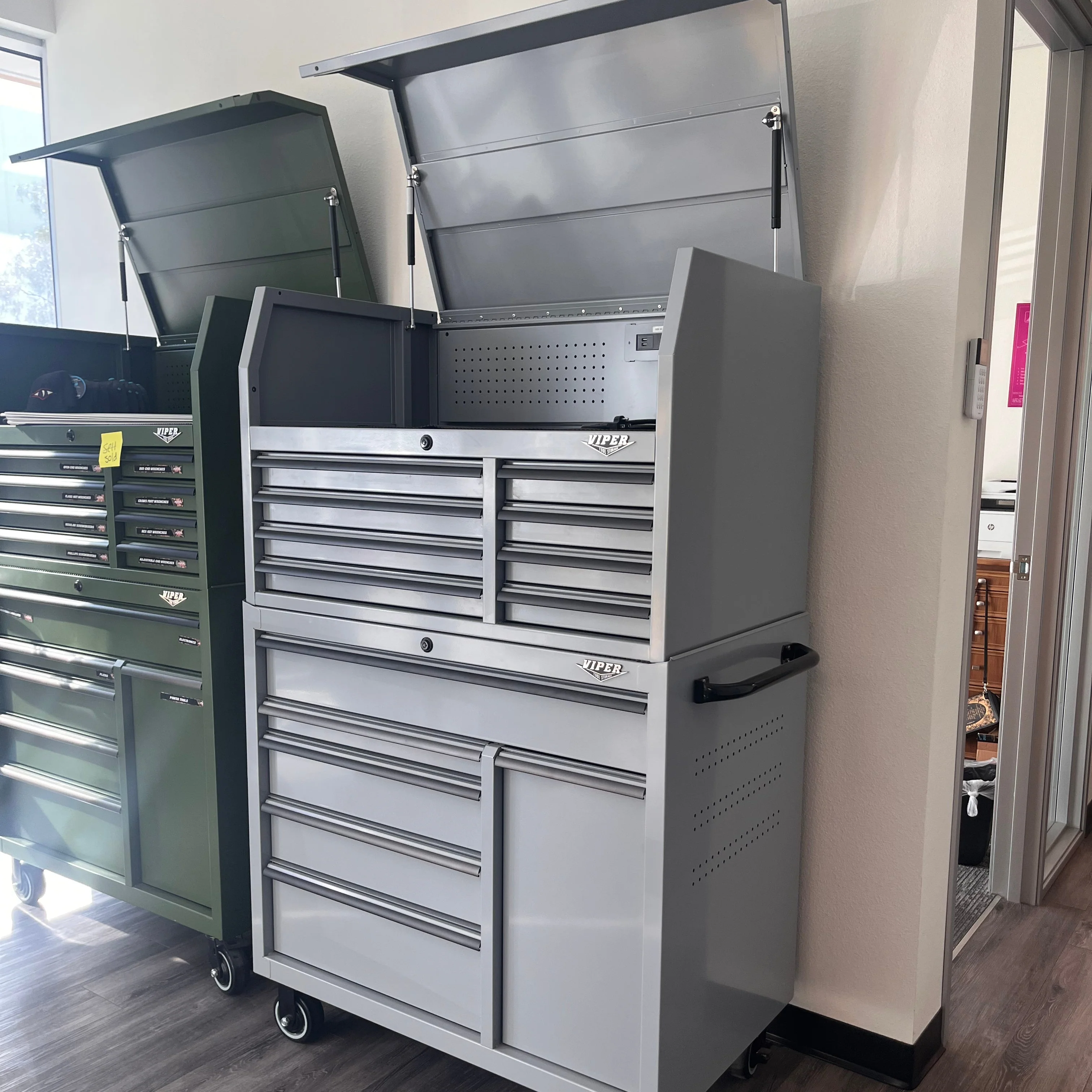 https://vipertoolstorage.com/products/open-box-41-inch-14-drawer-rolling-cabinet-bundle-with-power-drawer-sonic-gray